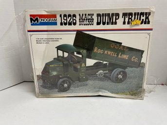 Monogram Vintage 1976, Mack Bulldog 26' Dup Truck. 1/24 Scale Model Kit(#118)