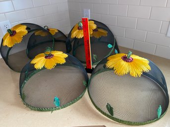 Set Of 6 Outdoor Food Covers Metal Mesh Dome Each Embellished With A Daisy Flower 14x8'