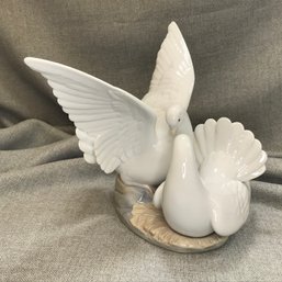 $470 Retail Price - Fabulous Large LLADRO Piece - Retired - Excellent Condition - #6291 Love Nest - WOW !