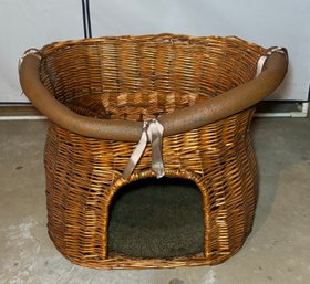 Comfortable Wicker Pet Bed.        212/CV3