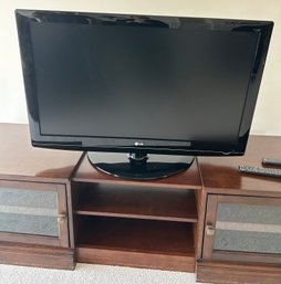 42' Flat Screen TV (non-smart) With Remote