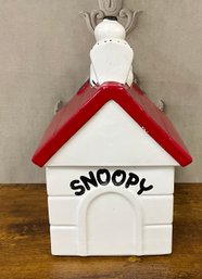 Vintage 1970s Ceramic Peanuts Snoopy Dog House Cookie Jar