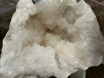 Quartz Crystal Geode,   2LB 10 Oz, 6 Inch By 5 Inch