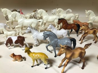 Fantastic Grouping Of Over 30 Vintage Small Horses BREYER  / BRITAINS / GERMANY - All From The 1970s & 1980s