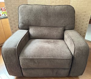 Extra Large Raymour & Flanigan Recliner Arm Chair