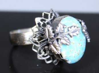 1960s Costume Ladies Ring Having Art Glass Stone