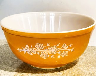 Pyrex 9' Butterfly Gold 2.5L Mixing Bowl