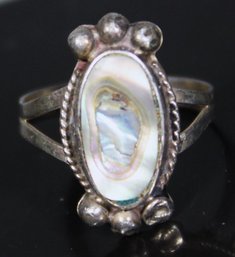 Vintage Mother Of Pearl Native American Indian Southwestern Ladies Ring Size 7.5