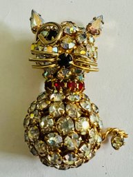 VINTAGE SIGNED WARNER RHINESTONE CAT BROOCH