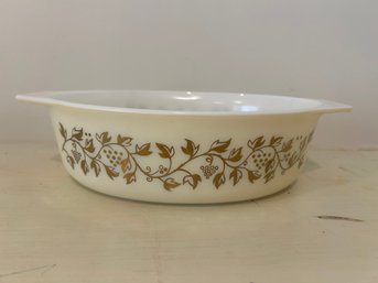 Vintage PYREX 045 Golden Grapes Oval Casserole Dish (2.5 Qt)