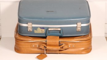 SET OF 2 VINTAGE SUITCASES