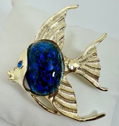 SIGNED GOLD TONE FAUX BLUE LAPIS & RHINESTONE JELLY BELLY TROPICAL FISH BROOCH