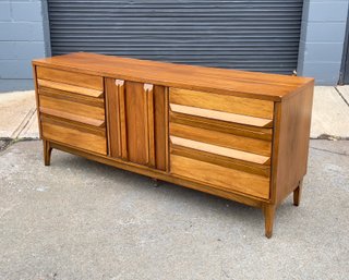 Mid Century Kroehler Walnut 9-Drawer Dresser