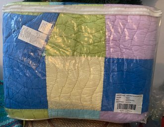 New Full/queen Quilt With Four Pillow Shams