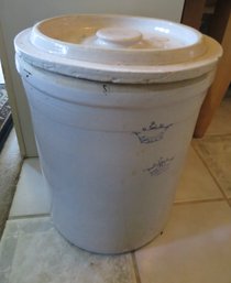 #8 Robinson Ransbottom Crock With Lid Crown