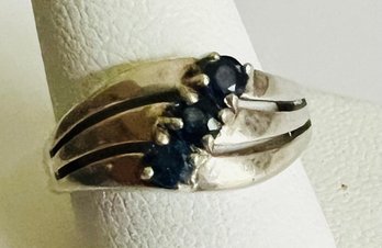 VINTAGE STERLING SILVER BLUE SAPPHIRE 3 STONE RING