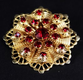 VINTAGE RED GLASS RHINESTONE GOLD TONE ROUND BROOCH