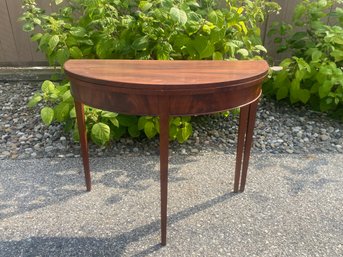 Mahogany Deimlune Game Table