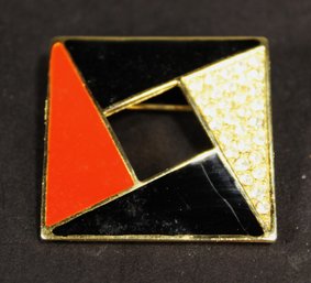 1980S ENAMEL AND RHINESTONE GOLD TONE SQAURE BROOCH