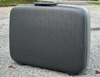 A Medium Vintage Samsonite Suitcase