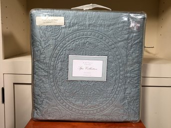 $275 Retail - Brand New Coverlet Set By HILLCREST SPA COLLECTION - Full / Queen - 1 Coverlet / 2 Pillow Shams