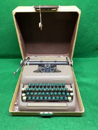 Vintage 1950 Smith Carona Sterling Portable Typewriter With Locking Carry Case And Key.