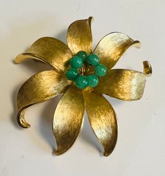 VINTAGE SIGNED KRAMER GOLD TONE FLOWER FORM BROOCH