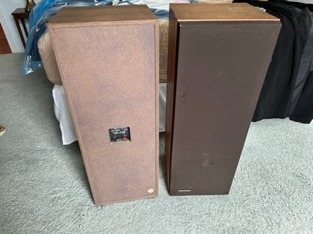 Pair Realistic Vintage Speakers - Optimus T-200