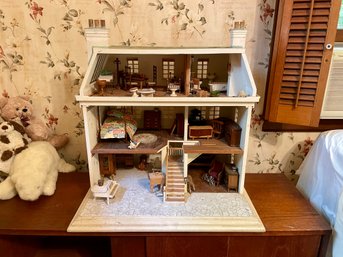 1970s Dollhouse With Lots Of Furniture