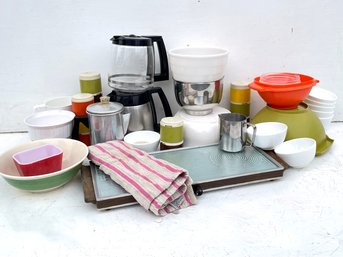 Vintage Kitchen:  Pyrex, Tupperware, Salton Warmer, And Much More!
