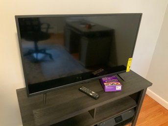 40' TV Plus NIB Roku