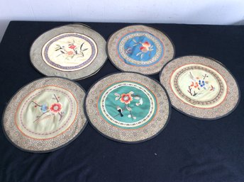 EMBROIDERED LINEN DISCS