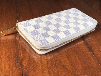 Incredible LOUIS VUITTON Damier Azur - #V11018 - Paid $975 - Guaranteed Authentic - Fabulous Piece !