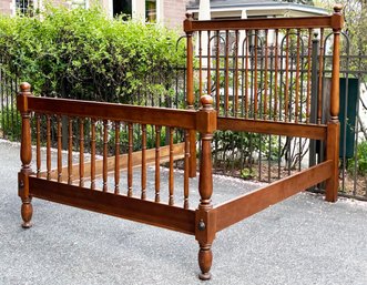 A Fine Quality Queen Spindle Bedstead In Aged Mahogany By Ethan Allen