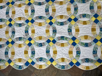 Vintage Handmade Double Wedding Ring Pattern Quilt, Queen Sized