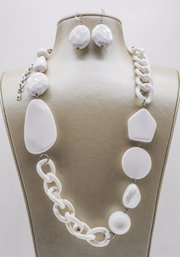 Beautiful Fashion White Necklace And Earrings