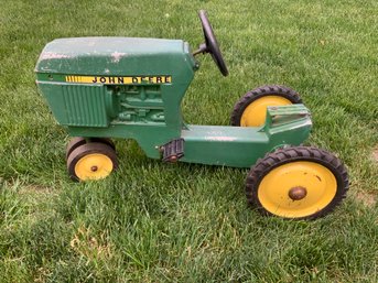 Vintage Ertl Co. John Deere Tractor Lot 1