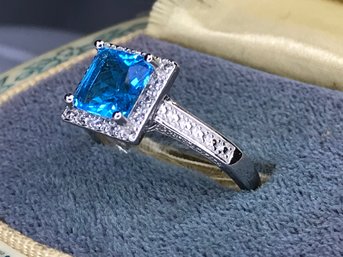 Very Pretty Brand New - Sterling Silver / 925 Ring With London Blue Topaz Surrounded By White Zircons - Wow !