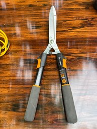 A Pair Of Fiskars Extending Loppers - Hedge Trimmer