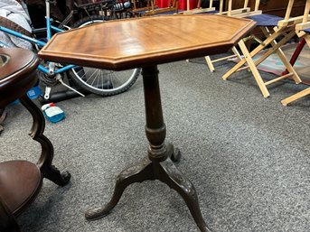 Pedestal 3 Leg Table