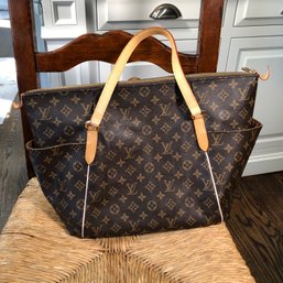 Incredible LOUIS VUITTON Bag - Model Name TOTALLY - Size MM - MN6998 - Guaranteed Authentic - FABULOUS BAG !