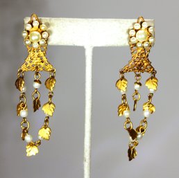 1980s Vintage Gold Tone Faux Pearl Pierced Earrings