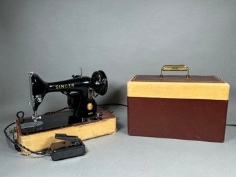 Vintage Singer Sewing Machine With Case