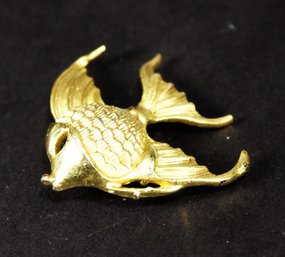 VINTAGE GOLD TONE ANGEL FISH BROCOH PIN