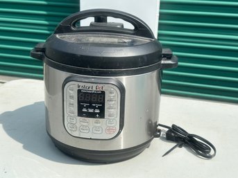Instant Pot Electric Pressure Cooker, 6 Quart
