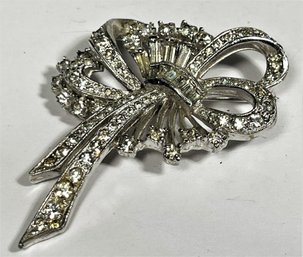 Fine Vintage Rhodium Plated Retro Bow Formed White Rhinestone Brooch