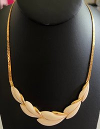 SIGNED TRIFARI GOLD TONE CREAM COLOR NECKLACE