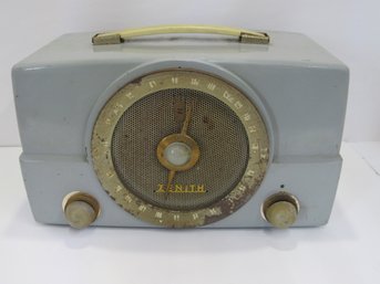 Vintage Zenith Tabletop Radio  MODEL K725 -Gray For Parts / Repair / Display