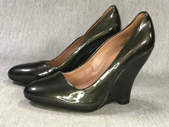 $1,100 Retail Price - Brand New ALAIA - Paris Patent Leather Wedge Pump - 37.5 Eur / 7 US - Fabulous Shoes