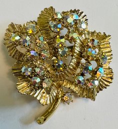 VINTAGE SIGNED BSK GOLD TONE AURORA RHINESTONE BROOCH